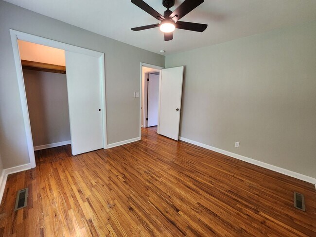 Building Photo - Spacious 3-Bedroom, 1-Bathroom Home AVAILABLE NOW!!
