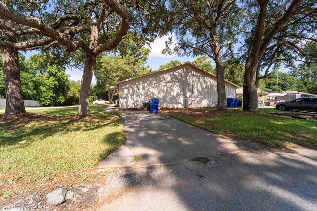 Building Photo - 1000 S Winterhawk Dr