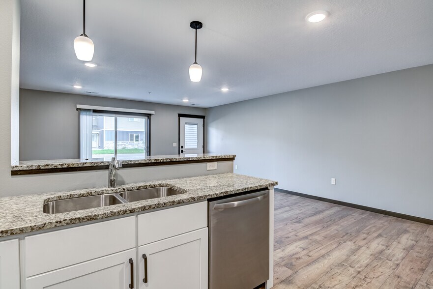 Building Photo - 102 Ridge Rd