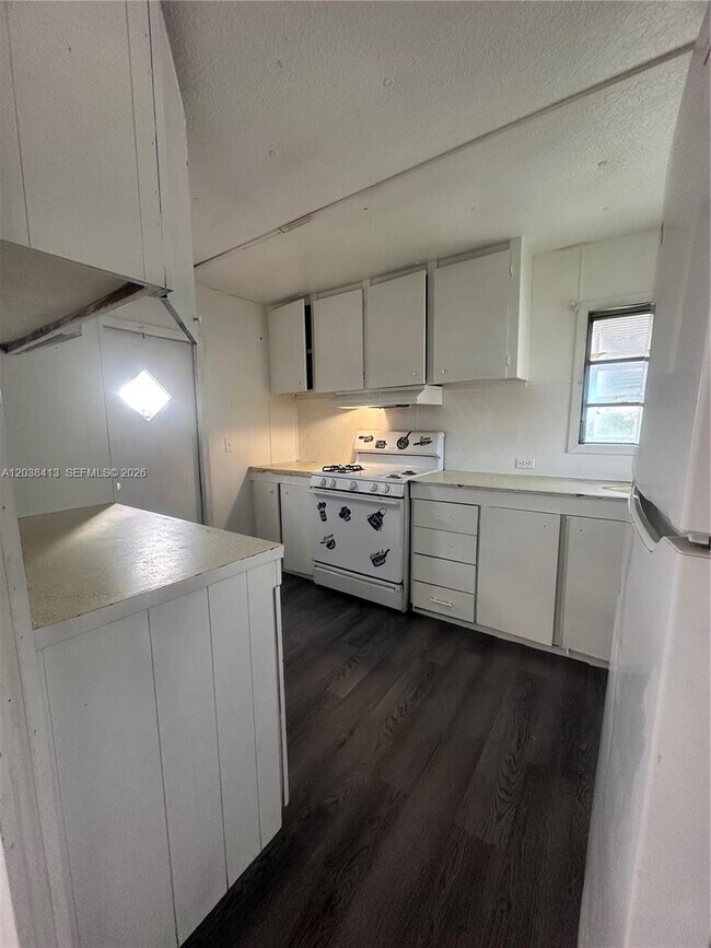Building Photo - 2961 Plumosa Ln