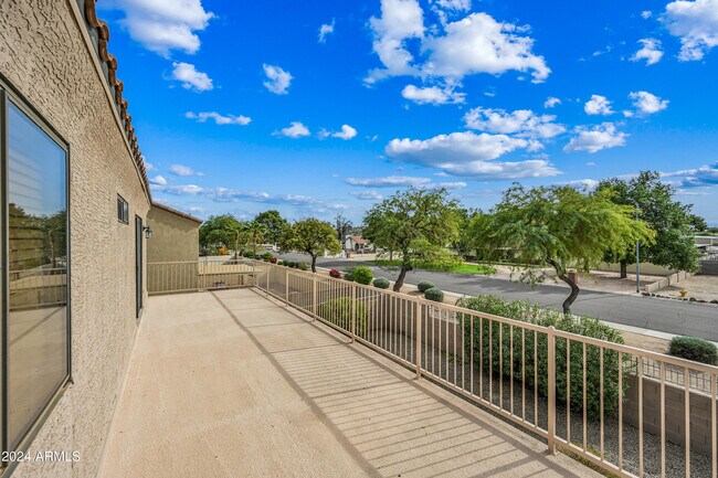 Building Photo - 2031 W Tracy Ln