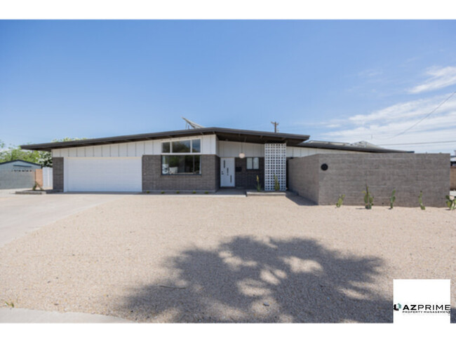 Building Photo - Rare 5/3 Tempe House with Casita and Priva...