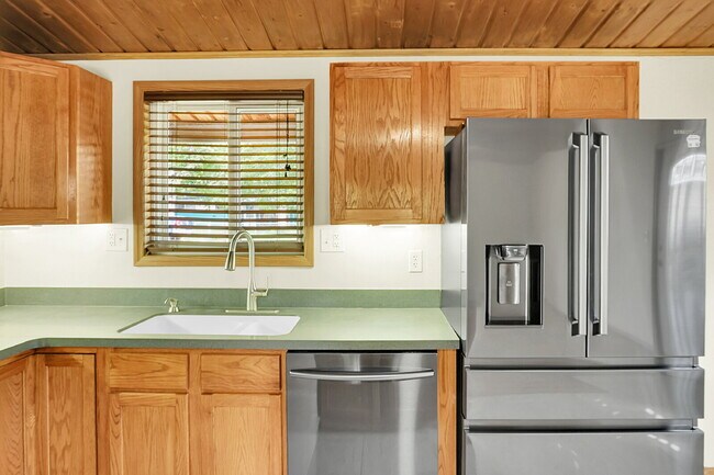 Building Photo - $1,950, 3-bedroom, 1-bathroom house in Col...