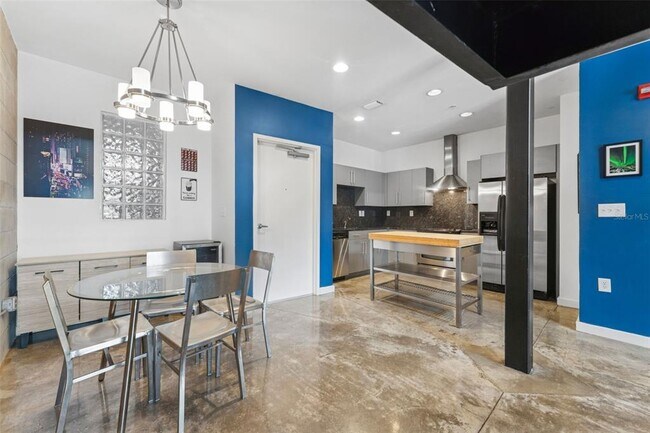 Building Photo - 5008 S MacDill Ave