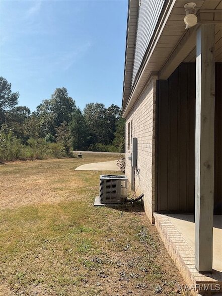 Building Photo - 160 Indian Ln