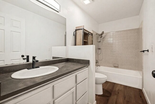 Building Photo - 8736 Oak Park Cir