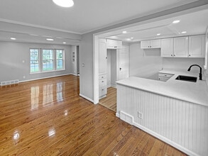 Building Photo - 3746 Brewster St