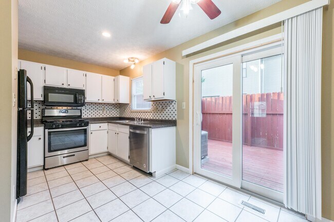 Building Photo - 867 Sheldrake Ct