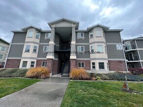 Building Photo - Wonderful 3 Bedroom Condo in Sandy