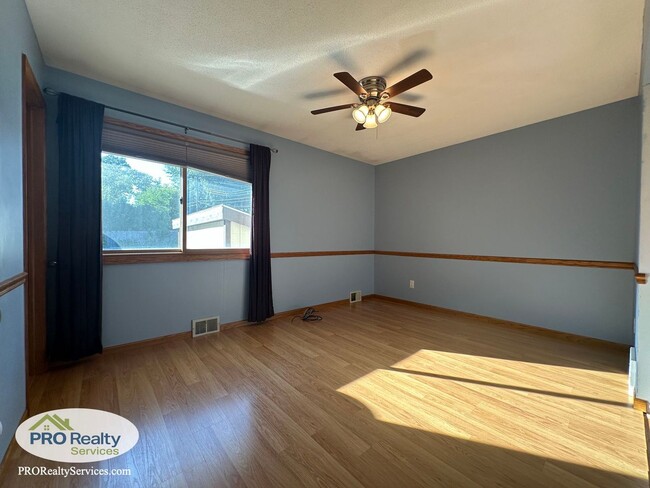 Building Photo - 3 Bedroom Home in Crystal