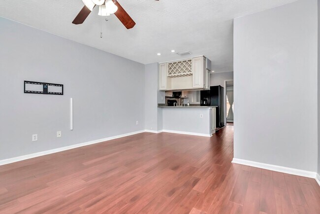 Building Photo - South Tampa 2 Bedroom w/ Office 2 Bathroom Townhome