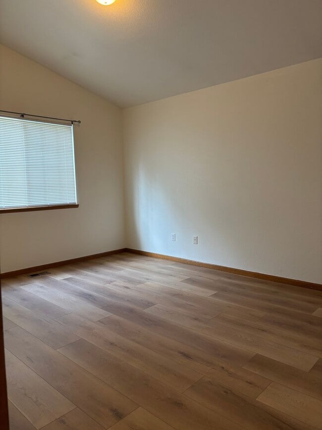 Building Photo - Spacious 2-Bedroom & 3 Bathroom Home – Move-In Ready