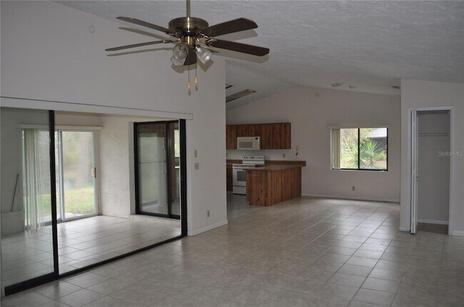 Building Photo - 127 Persimmon Dr
