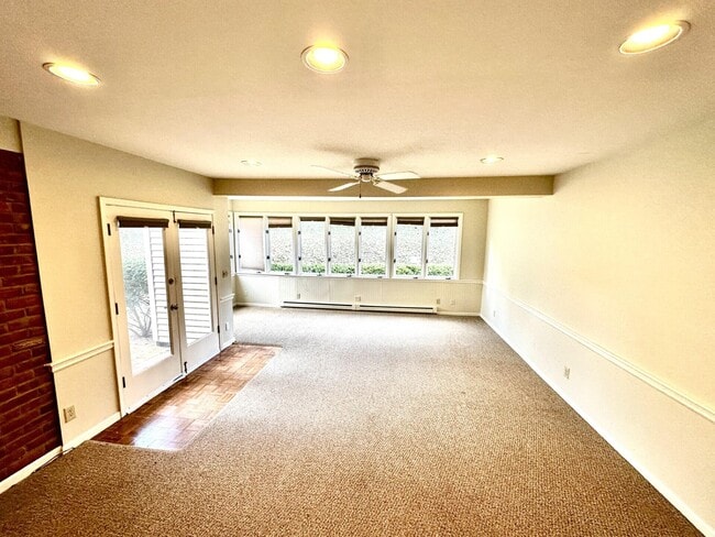 Building Photo - 2948a Candlelight Way