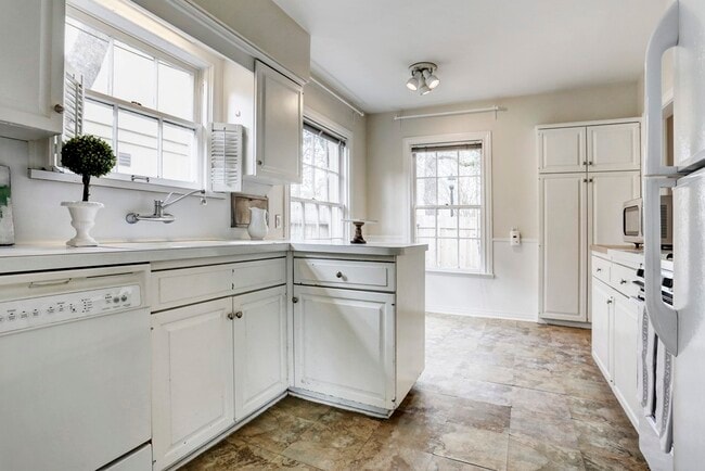 Building Photo - 2825 Quenby Ave