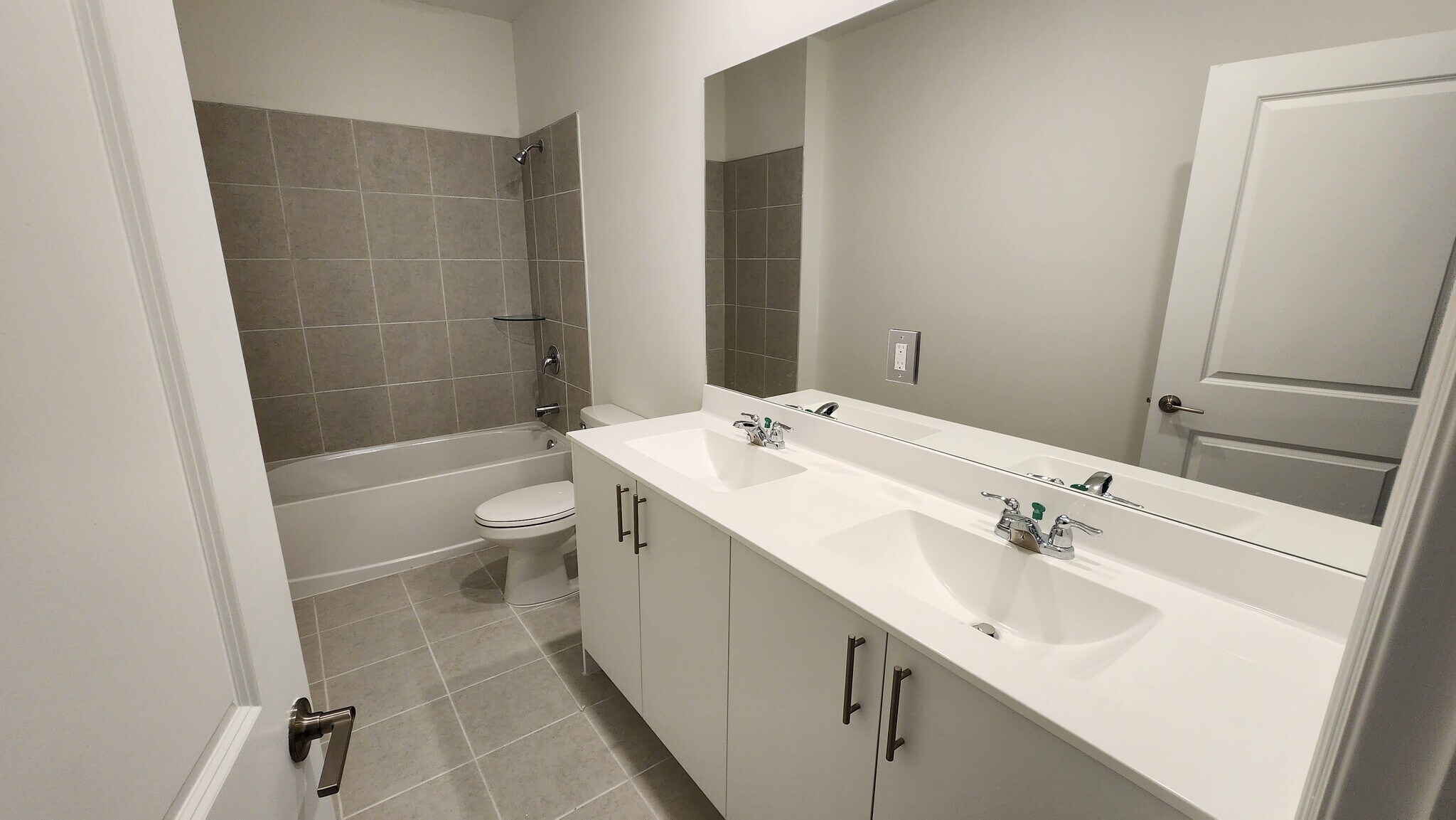 Building Photo - 2991 SE 23rd Ave