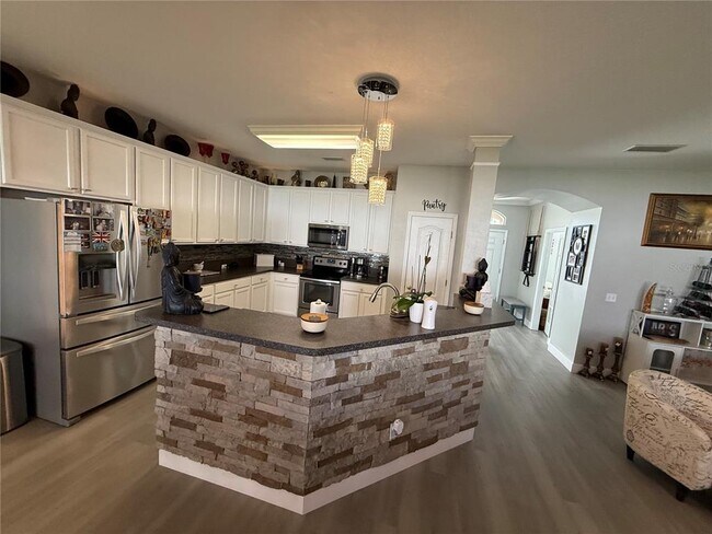 Building Photo - 37 Burnside Dr