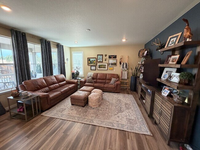 Building Photo - Exquisite Elizabeth Home