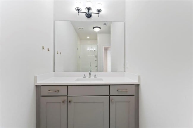 Building Photo - 871 3rd St