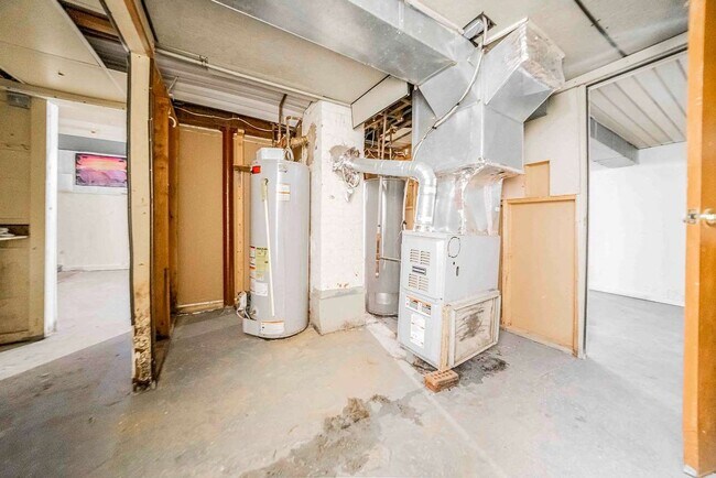 Building Photo - 4310 Daisy Ave