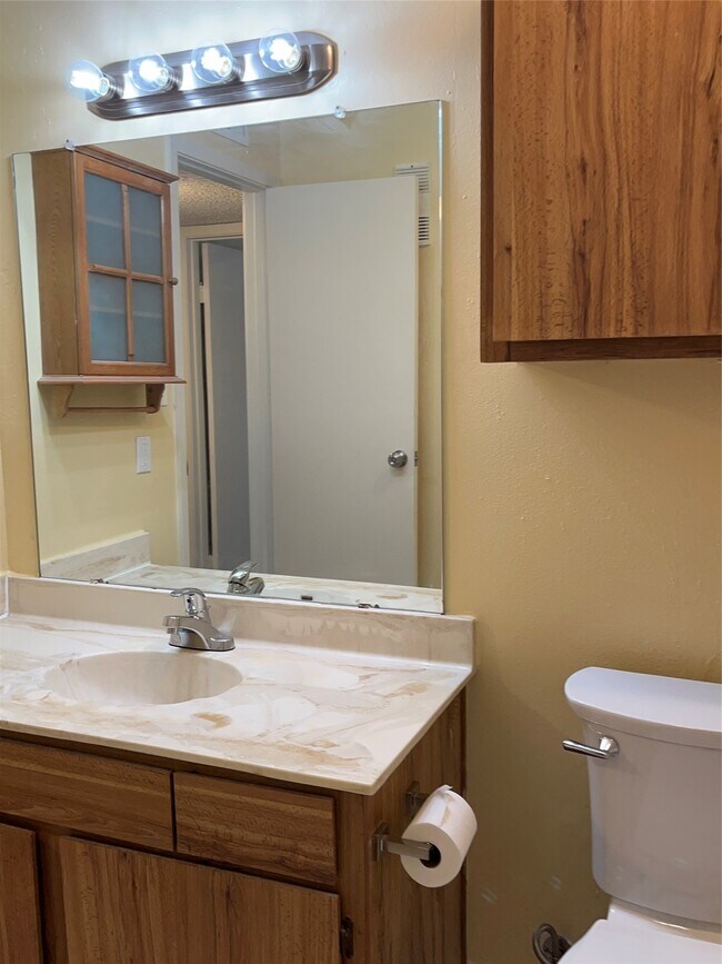 Building Photo - 3919 Fairmont Pkwy