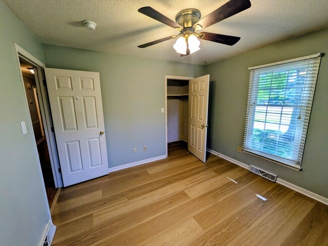 Building Photo - 6913 Crandall Ct