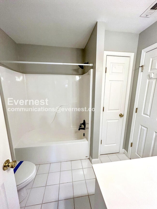 Building Photo - 8002 St Charles Square