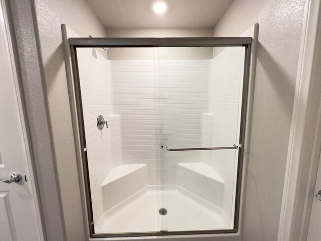 Building Photo - 4 bedroom, 2.5 bathroom home located in North West, Las Vegas