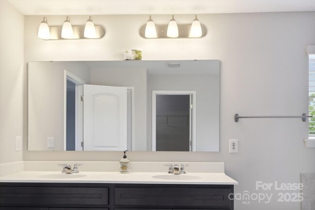 Building Photo - 2169 Grist Mill Dr SW