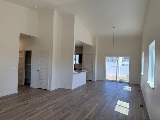 Building Photo - Available Now.  New 3 bed, 2 bath home