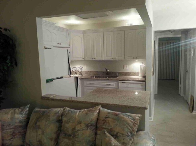 Building Photo - 300 Horizon W