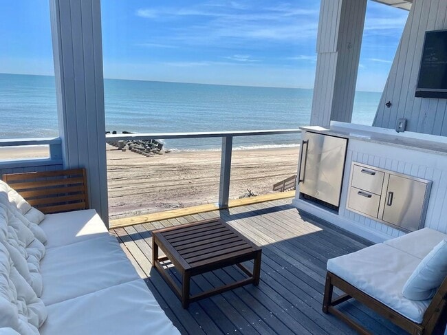 Building Photo - 240 Wilmot Rd