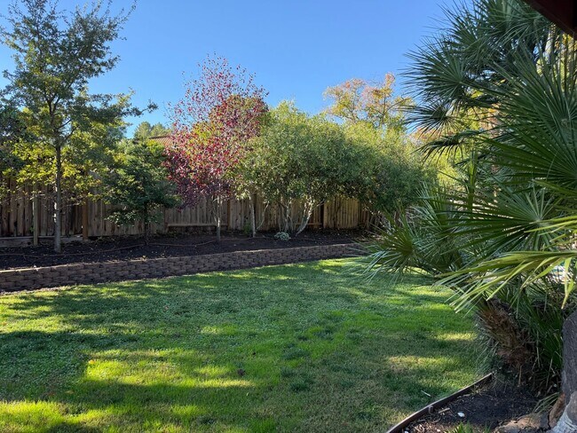 Building Photo - Desirable St Francis Neighborhood