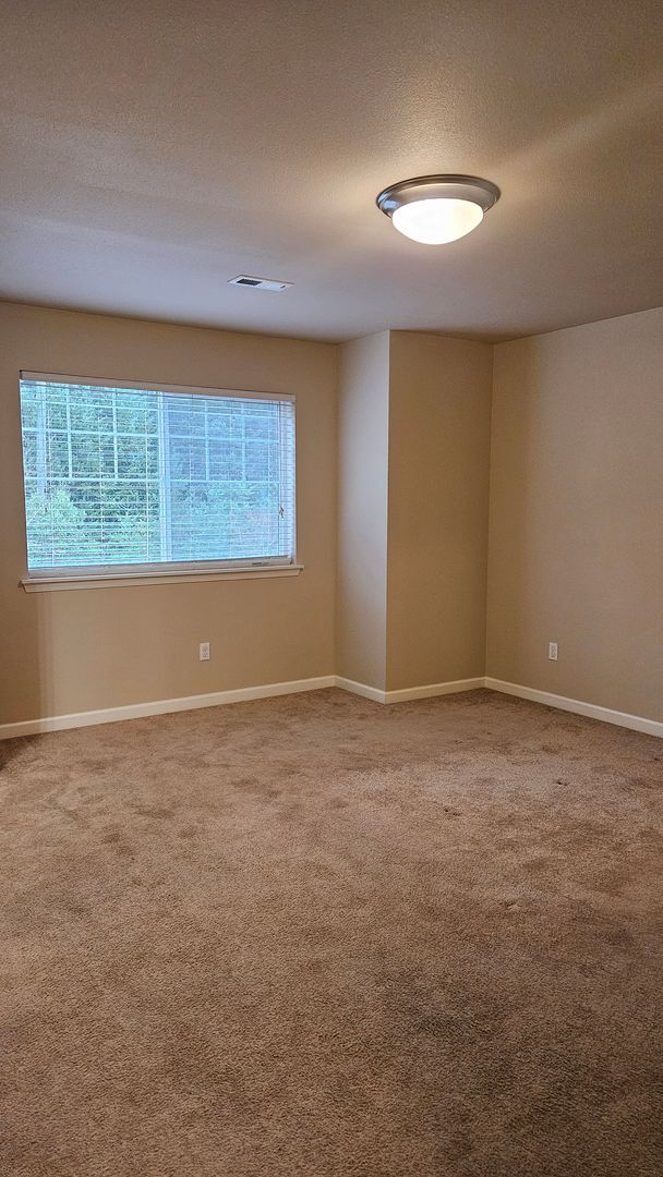 Building Photo - Hawks Praire Lacey 3 Bdrm Home!