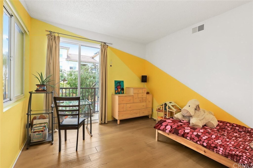 Building Photo - 330 Cordova St