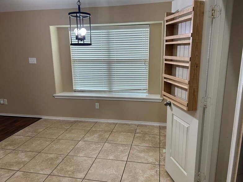 Building Photo - 25111 Country Gate Dr