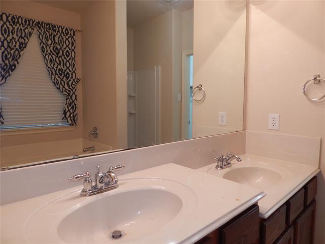 Building Photo - 2865 Laurel Oak Dr