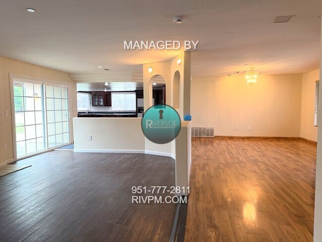 Building Photo - Single story large corner lot home in Jurupa Valley ready for move-in!