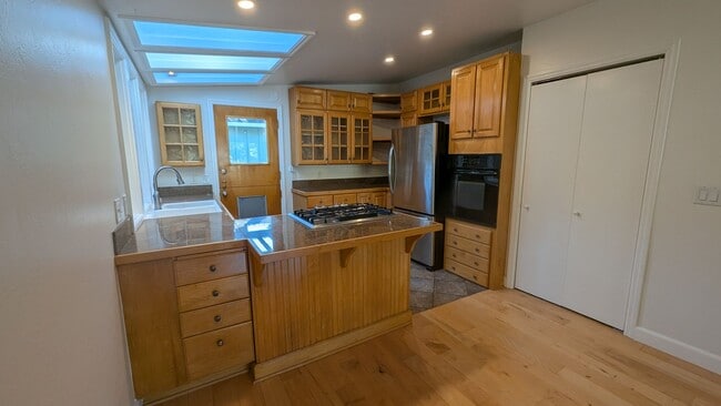 Building Photo - Bright and Cozy 3 Bedroom Home In Pacific ...