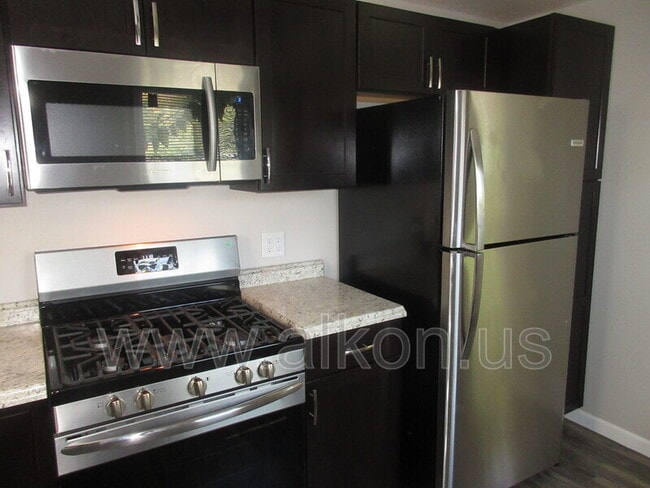Building Photo - 4204 Willow Ave