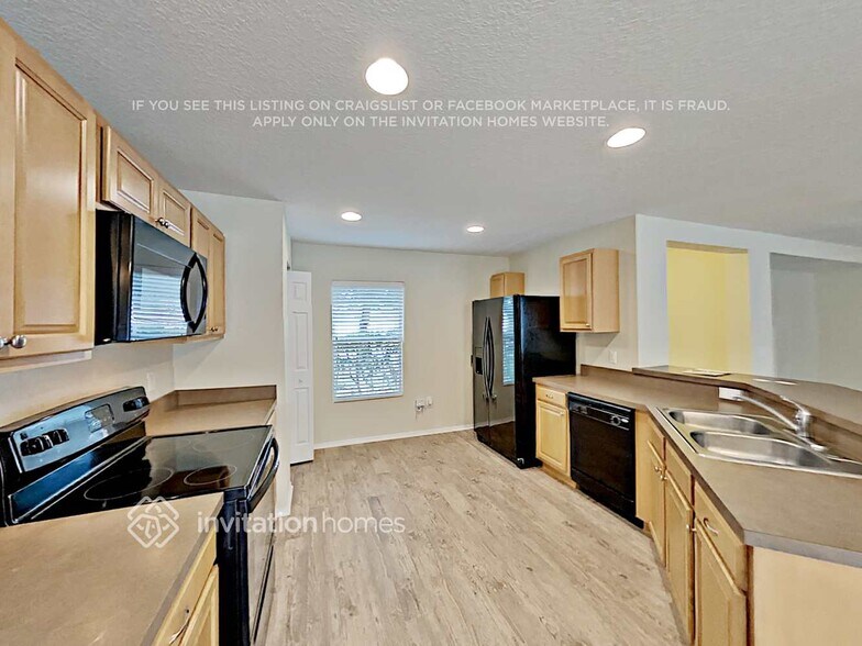 Building Photo - 7273 Wakeview Dr