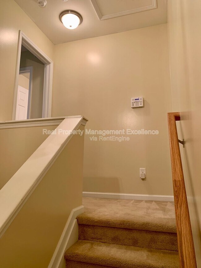 Building Photo - 300 Coalinga Lane