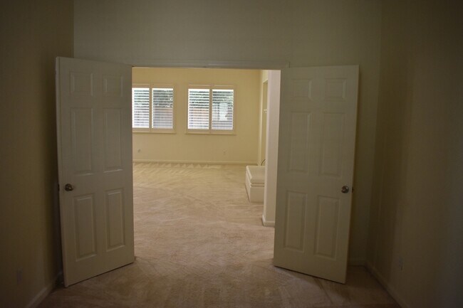Building Photo - 2261 Pillsbury Rd