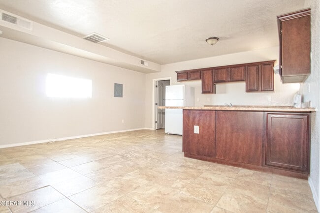 Building Photo - 2862 Grant Ave