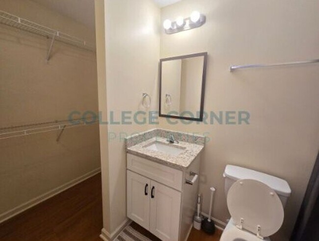 Building Photo - 1048 Ranch Dr