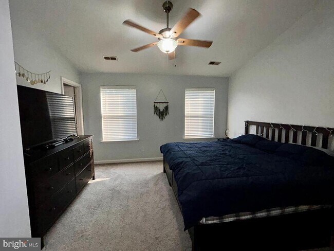 Building Photo - 318 Red Haven Ct