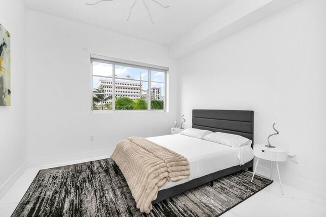 Building Photo - 155 E Boca Raton Rd