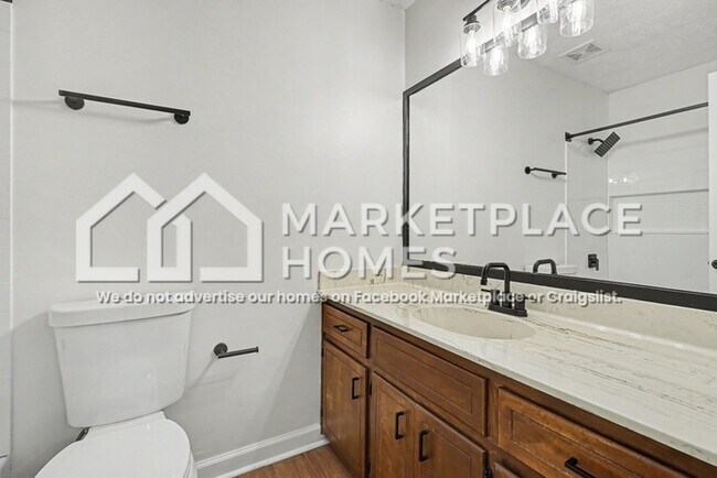 Building Photo - 681 Roxboro Trace SW