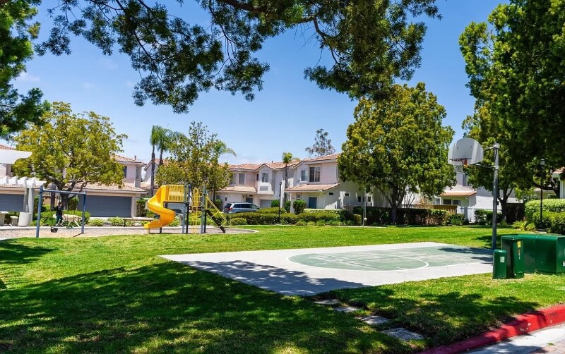 Building Photo - 11667 Compass Point Dr N