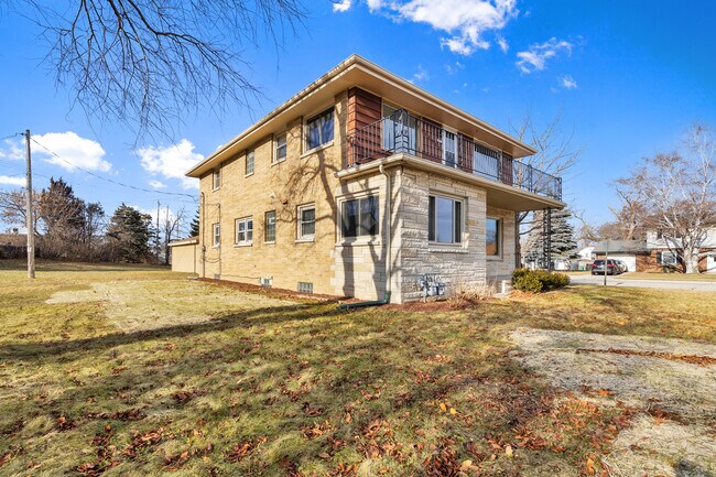 Building Photo - 4305 S Iowa Ave